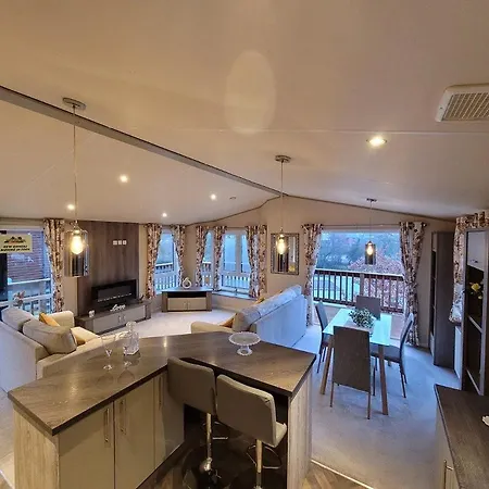 Tulip With Hot Tub Feriehus *