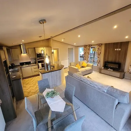 Tulip With Hot Tub Feriehus *